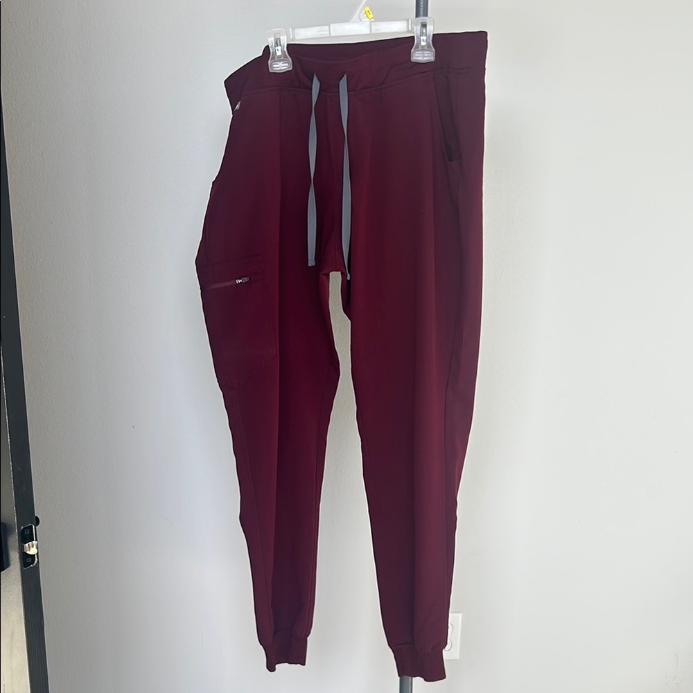 Figs Women's Jogger Scrub Pants - Burgundy